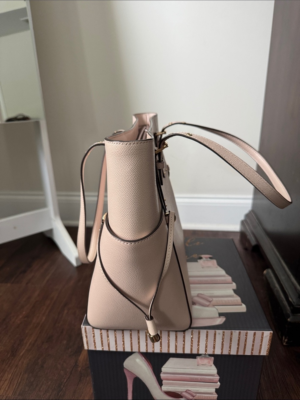 Michael Kors Blush Pink Leather Tote with Gold Logo - Picture 4 of 9